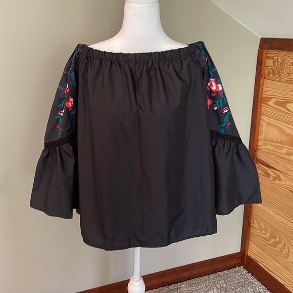 Unbranded Off The Shoulder Bell Sleeve Black Floral Top Medium - Picture 1 of 9